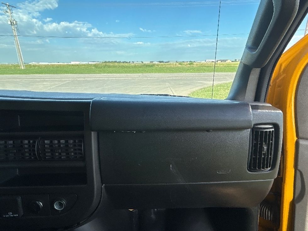 Light Duty Box Truck-Light and Medium Duty Trucks-GMC-2021-Savana G33903-Wichita-KS-89,745\n\t\tmiles-$ 28,500 - Image 21