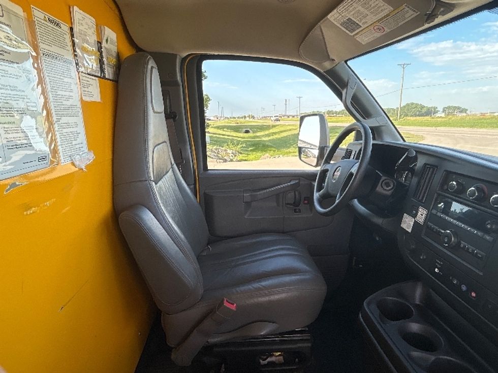Light Duty Box Truck-Light and Medium Duty Trucks-GMC-2021-Savana G33903-Wichita-KS-89,745\n\t\tmiles-$ 28,500 - Image 22