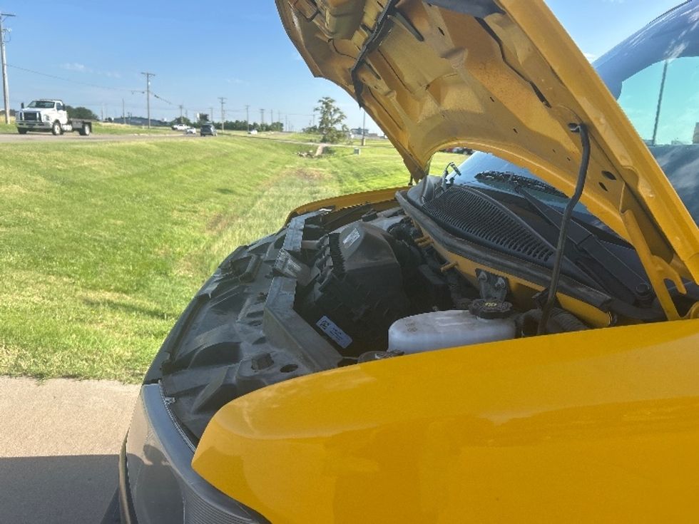 Light Duty Box Truck-Light and Medium Duty Trucks-GMC-2021-Savana G33903-Wichita-KS-89,745\n\t\tmiles-$ 28,500 - Image 24