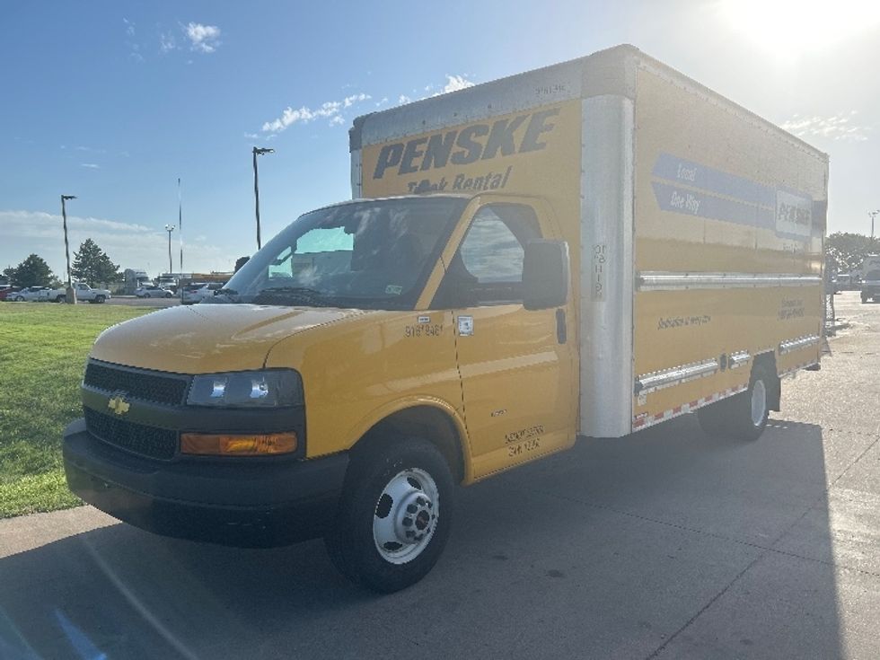 Light Duty Box Truck-Light and Medium Duty Trucks-GMC-2021-Savana G33903-Wichita-KS-89,745\n\t\tmiles-$ 28,500 - Image 3