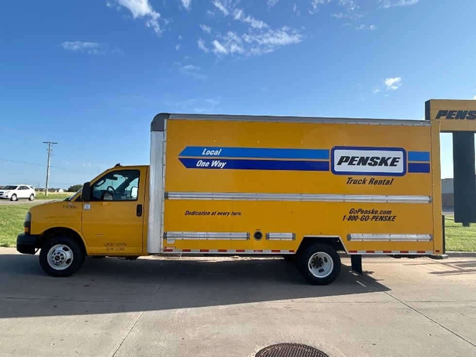 Light Duty Box Truck-Light and Medium Duty Trucks-GMC-2021-Savana G33903-Wichita-KS-89,745\n\t\tmiles-$ 28,500 - Image 4