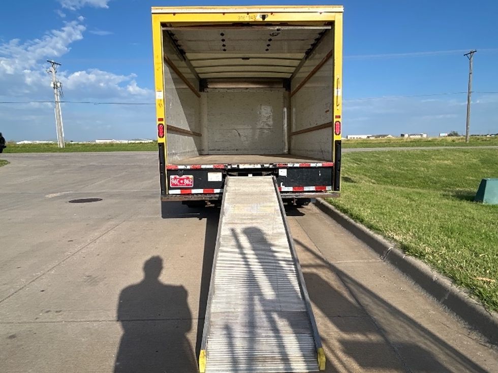 Light Duty Box Truck-Light and Medium Duty Trucks-GMC-2021-Savana G33903-Wichita-KS-89,745\n\t\tmiles-$ 28,500 - Image 9