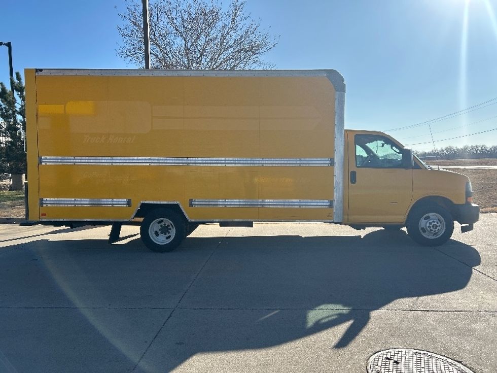 Light Duty Box Truck-Light and Medium Duty Trucks-GMC-2021-Savana G33903-Wichita-KS-94,362\n\t\tmiles-$ 27,000 - Image 13