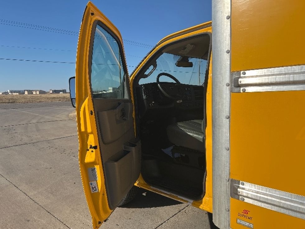 Light Duty Box Truck-Light and Medium Duty Trucks-GMC-2021-Savana G33903-Wichita-KS-94,362\n\t\tmiles-$ 27,000 - Image 14