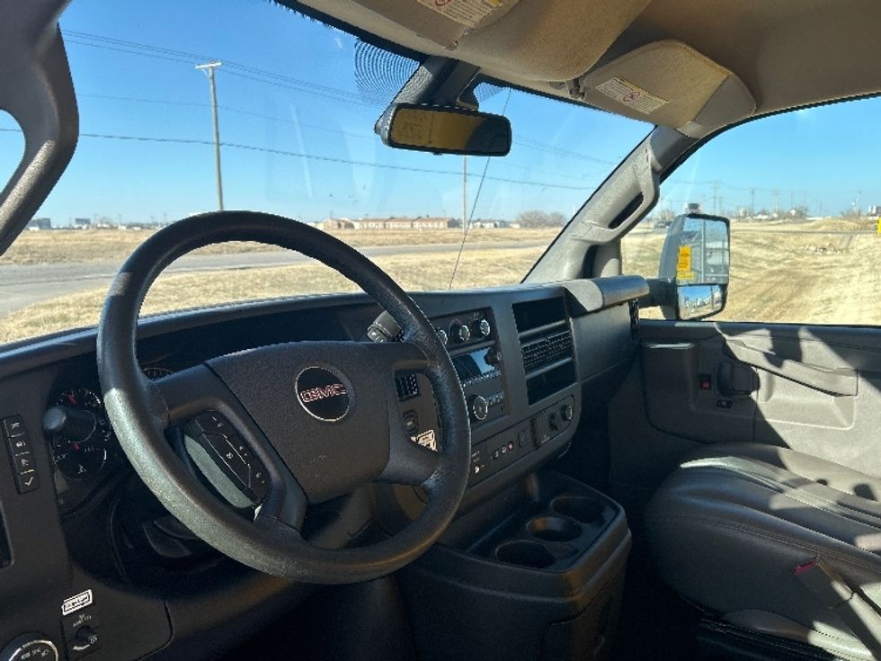 Light Duty Box Truck-Light and Medium Duty Trucks-GMC-2021-Savana G33903-Wichita-KS-94,362\n\t\tmiles-$ 27,000 - Image 15