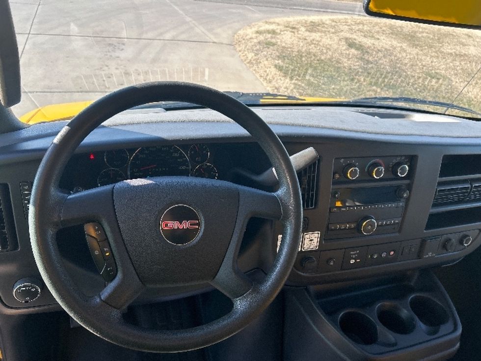 Light Duty Box Truck-Light and Medium Duty Trucks-GMC-2021-Savana G33903-Wichita-KS-94,362\n\t\tmiles-$ 27,000 - Image 16