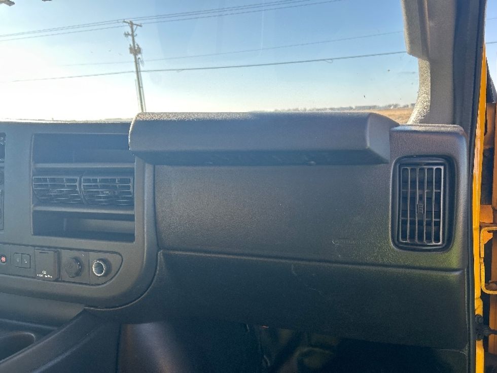 Light Duty Box Truck-Light and Medium Duty Trucks-GMC-2021-Savana G33903-Wichita-KS-94,362\n\t\tmiles-$ 27,000 - Image 19