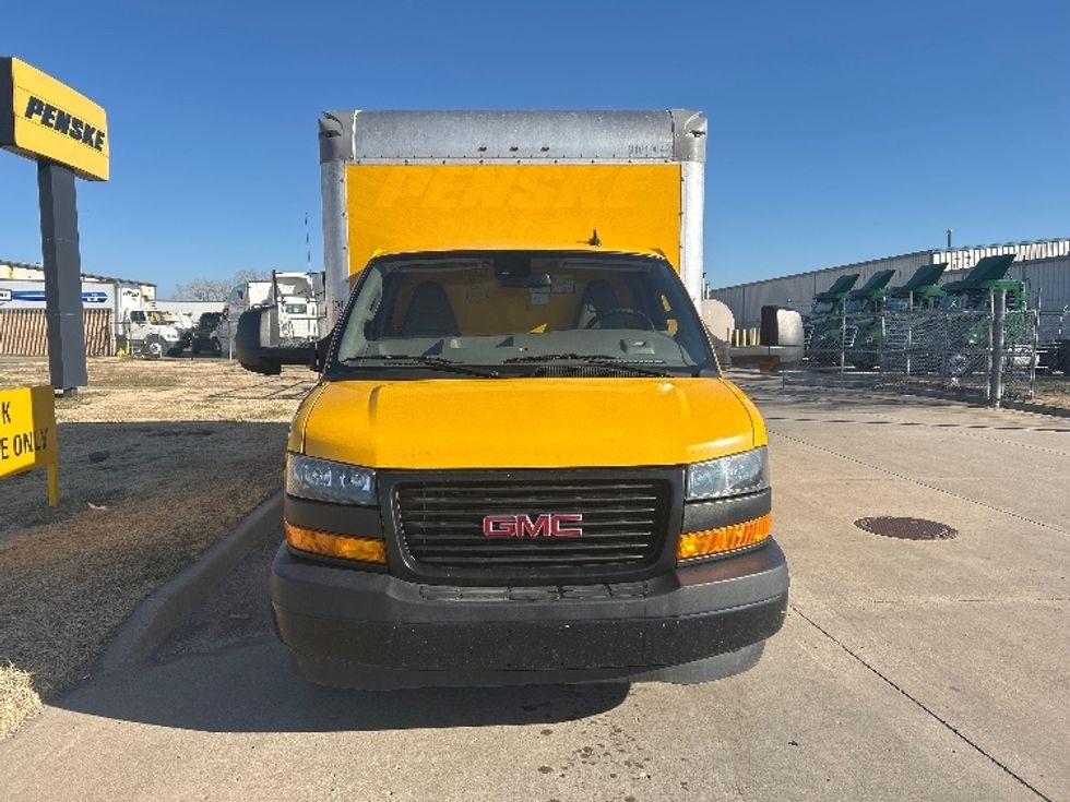 Light Duty Box Truck-Light and Medium Duty Trucks-GMC-2021-Savana G33903-Wichita-KS-94,362\n\t\tmiles-$ 27,000 - Image 2