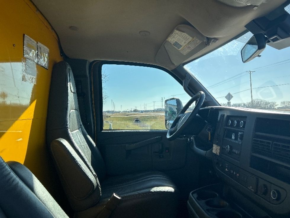 Light Duty Box Truck-Light and Medium Duty Trucks-GMC-2021-Savana G33903-Wichita-KS-94,362\n\t\tmiles-$ 27,000 - Image 20
