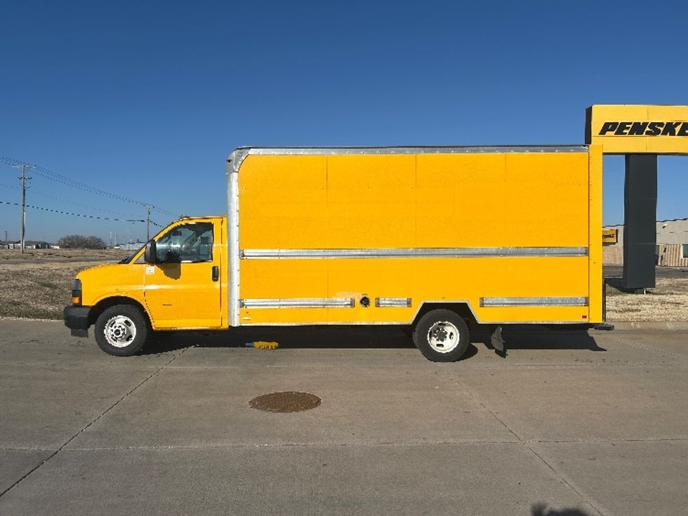 Light Duty Box Truck-Light and Medium Duty Trucks-GMC-2021-Savana G33903-Wichita-KS-94,362\n\t\tmiles-$ 27,000 - Image 4