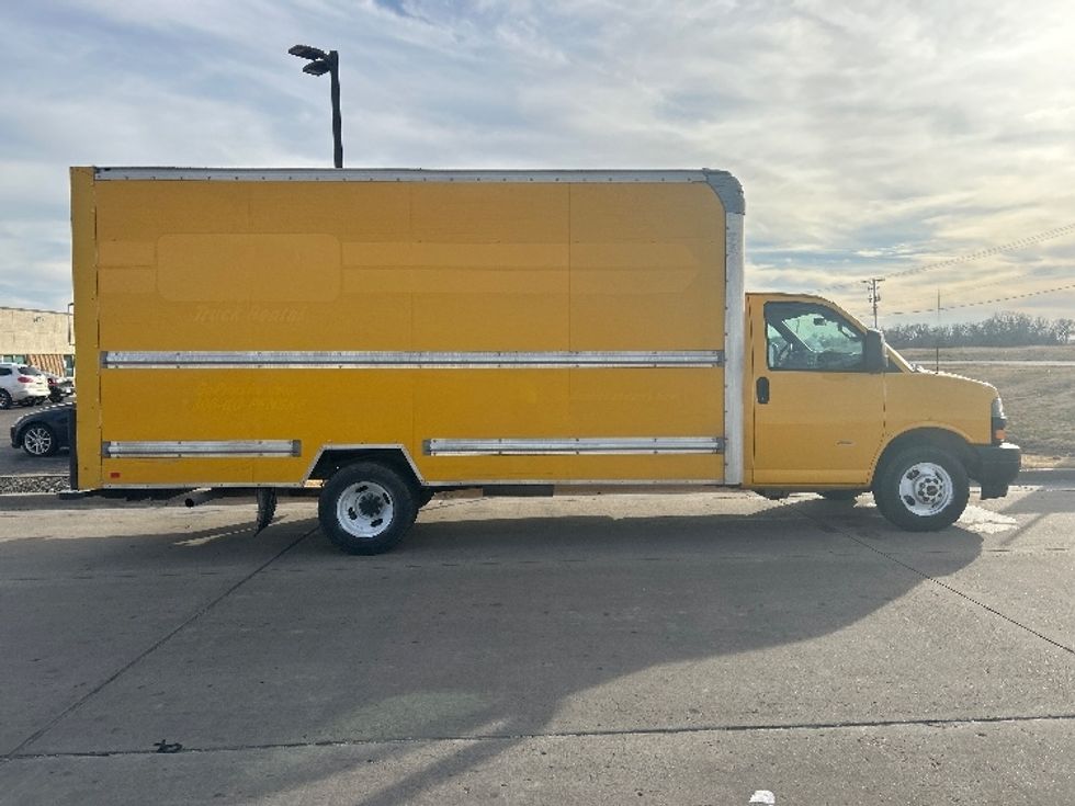 Light Duty Box Truck-Light and Medium Duty Trucks-GMC-2021-Savana G33903-Wichita-KS-96,044\n\t\tmiles-$ 27,000 - Image 13