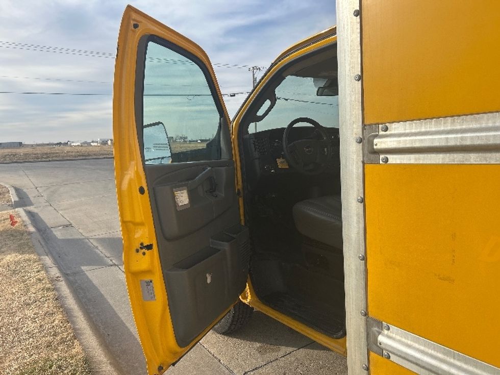 Light Duty Box Truck-Light and Medium Duty Trucks-GMC-2021-Savana G33903-Wichita-KS-96,044\n\t\tmiles-$ 27,000 - Image 14