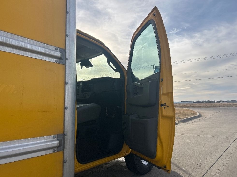 Light Duty Box Truck-Light and Medium Duty Trucks-GMC-2021-Savana G33903-Wichita-KS-96,044\n\t\tmiles-$ 27,000 - Image 18