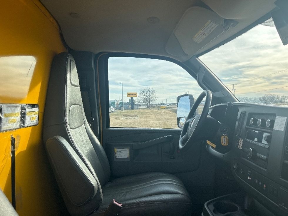 Light Duty Box Truck-Light and Medium Duty Trucks-GMC-2021-Savana G33903-Wichita-KS-96,044\n\t\tmiles-$ 27,000 - Image 20