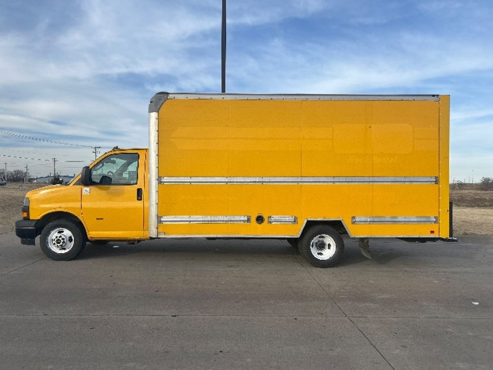 Light Duty Box Truck-Light and Medium Duty Trucks-GMC-2021-Savana G33903-Wichita-KS-96,044\n\t\tmiles-$ 27,000 - Image 4