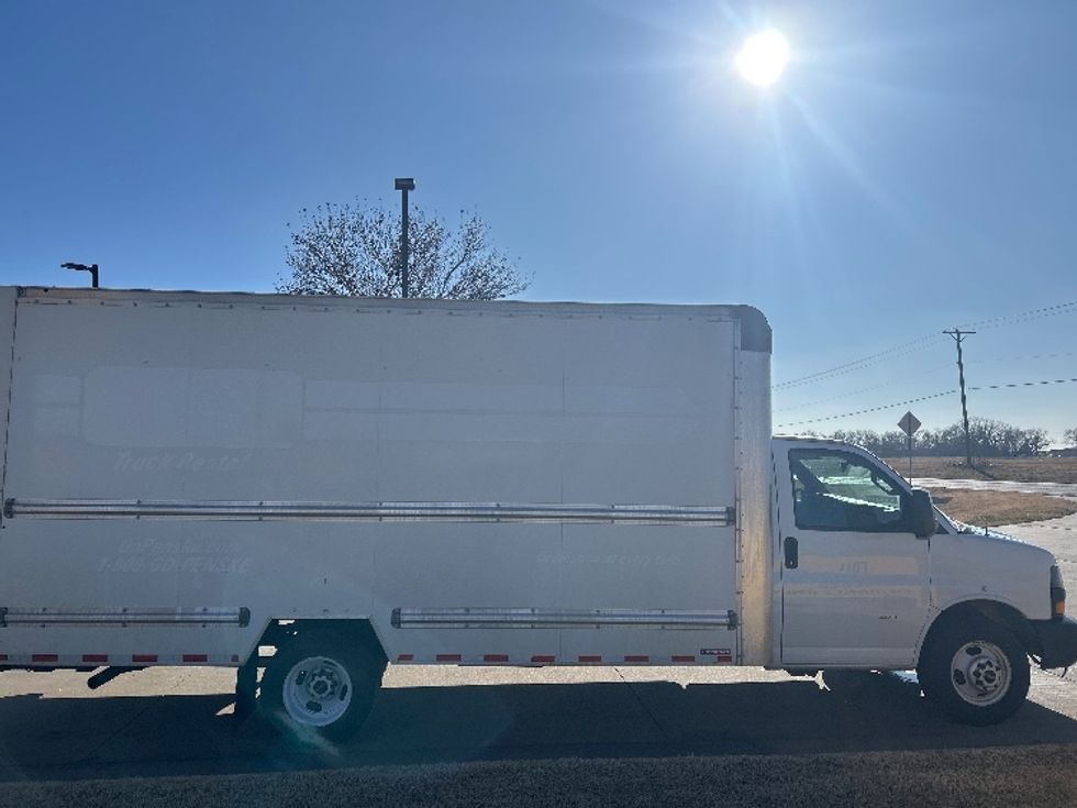 Light Duty Box Truck-Light and Medium Duty Trucks-GMC-2021-Savana G33903-Wichita-KS-97,347\n\t\tmiles-$ 29,750 - Image 15