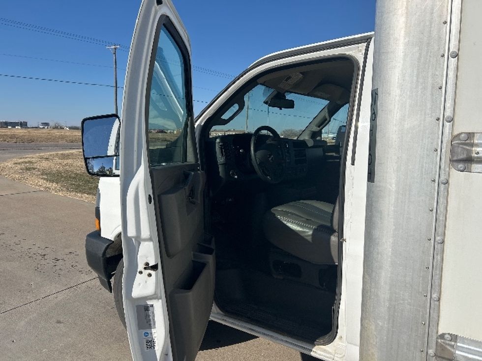 Light Duty Box Truck-Light and Medium Duty Trucks-GMC-2021-Savana G33903-Wichita-KS-97,347\n\t\tmiles-$ 29,750 - Image 16
