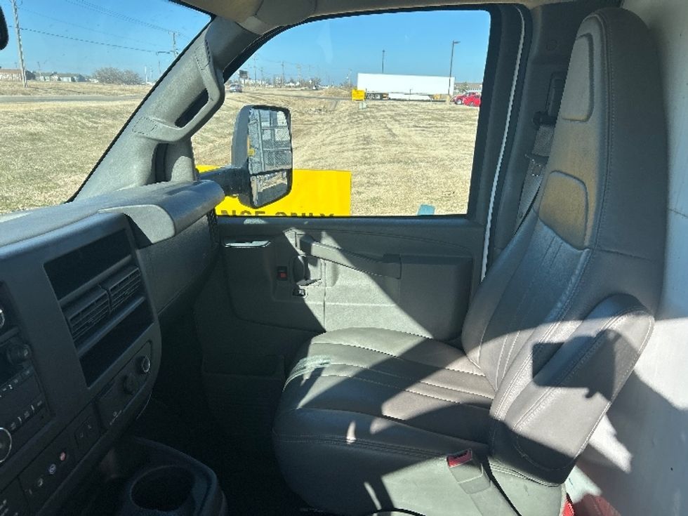 Light Duty Box Truck-Light and Medium Duty Trucks-GMC-2021-Savana G33903-Wichita-KS-97,347\n\t\tmiles-$ 29,750 - Image 19