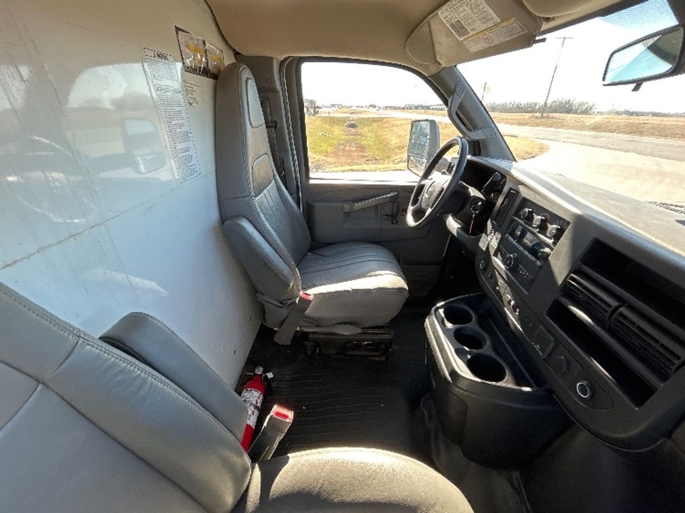 Light Duty Box Truck-Light and Medium Duty Trucks-GMC-2021-Savana G33903-Wichita-KS-97,347\n\t\tmiles-$ 29,750 - Image 22