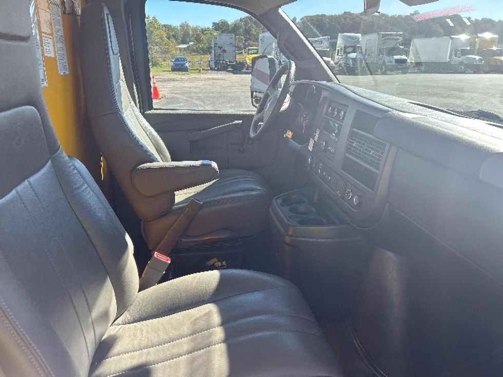 Light Duty Box Truck-Light and Medium Duty Trucks-GMC-2021-Savana G33903-Wilkes Barre-PA-88,232\n\t\tmiles-$ 27,000 - Image 19