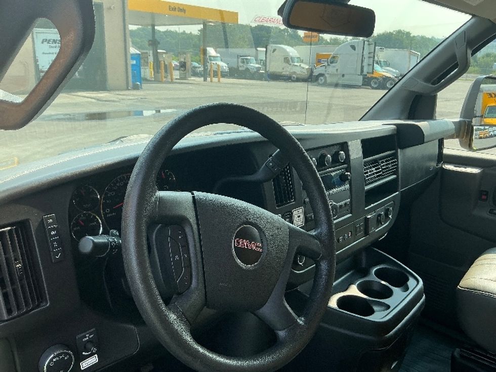 Light Duty Box Truck-Light and Medium Duty Trucks-GMC-2021-Savana G33903-Wilkes Barre-PA-88,914\n\t\tmiles-$ 25,500 - Image 15