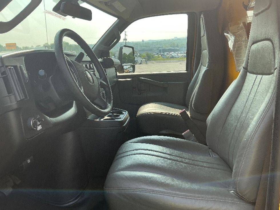 Light Duty Box Truck-Light and Medium Duty Trucks-GMC-2021-Savana G33903-Wilkes Barre-PA-88,914\n\t\tmiles-$ 25,500 - Image 17