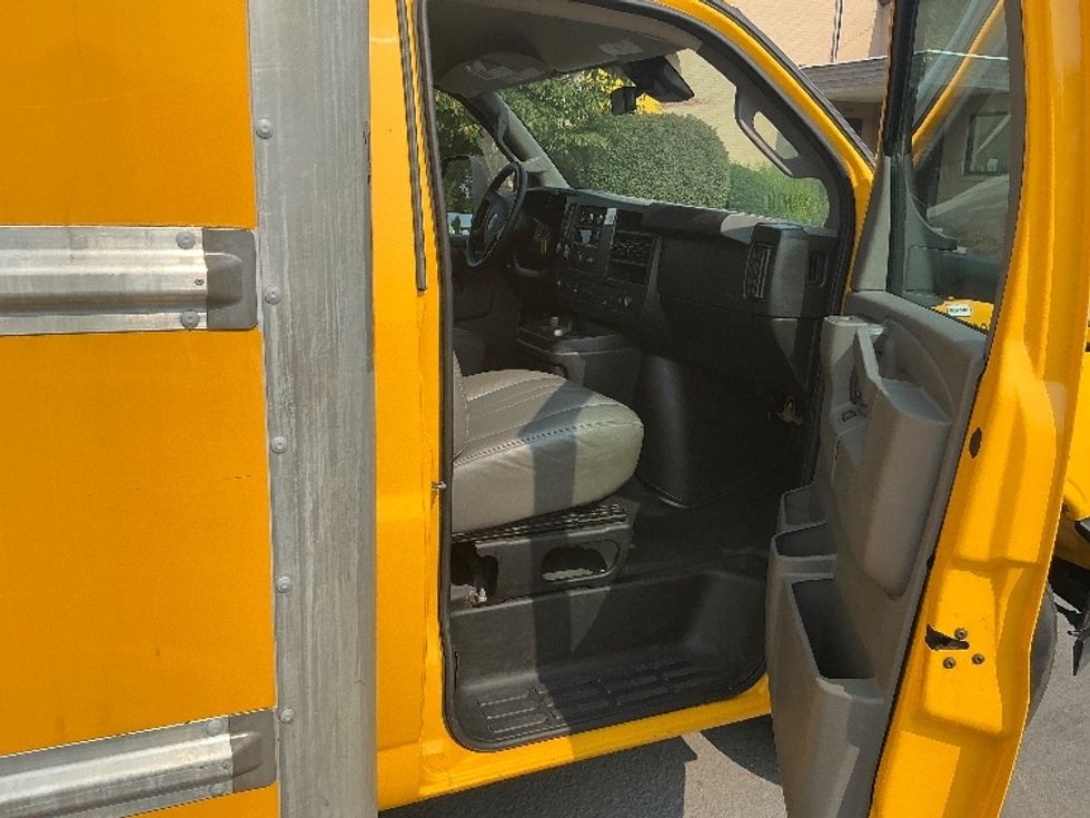 Light Duty Box Truck-Light and Medium Duty Trucks-GMC-2021-Savana G33903-Wilkes Barre-PA-88,914\n\t\tmiles-$ 25,500 - Image 18