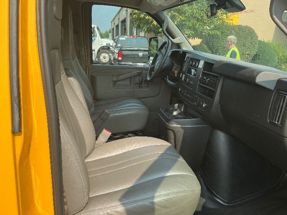 Light Duty Box Truck-Light and Medium Duty Trucks-GMC-2021-Savana G33903-Wilkes Barre-PA-88,914\n\t\tmiles-$ 25,500 - Image 20