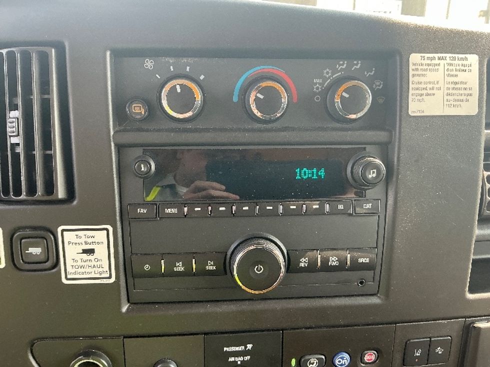 Light Duty Box Truck-Light and Medium Duty Trucks-GMC-2021-Savana G33903-Wilkes Barre-PA-88,914\n\t\tmiles-$ 25,500 - Image 23