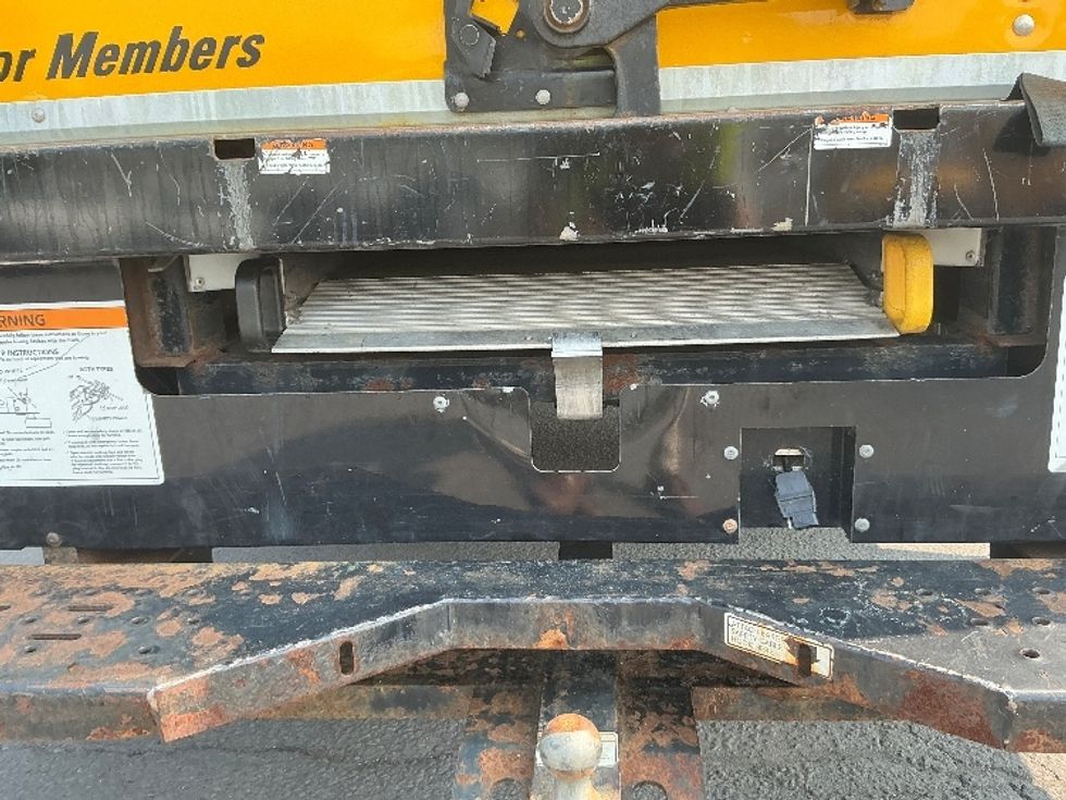 Light Duty Box Truck-Light and Medium Duty Trucks-GMC-2021-Savana G33903-Wilkes Barre-PA-88,914\n\t\tmiles-$ 25,500 - Image 24