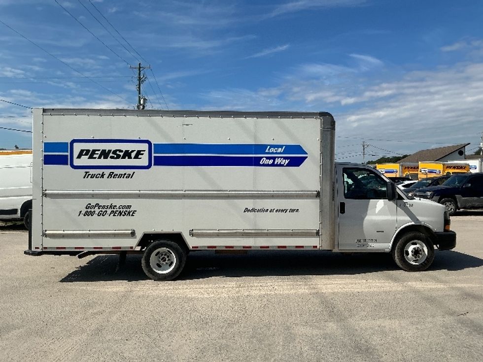 Light Duty Box Truck-Light and Medium Duty Trucks-GMC-2021-Savana G33903-Wilmington-NC-112,777\n\t\tmiles-$ 28,250 - Image 15