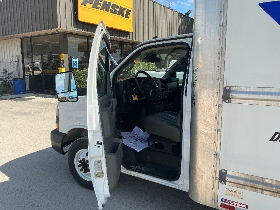 Light Duty Box Truck-Light and Medium Duty Trucks-GMC-2021-Savana G33903-Wilmington-NC-112,777\n\t\tmiles-$ 28,250 - Image 16