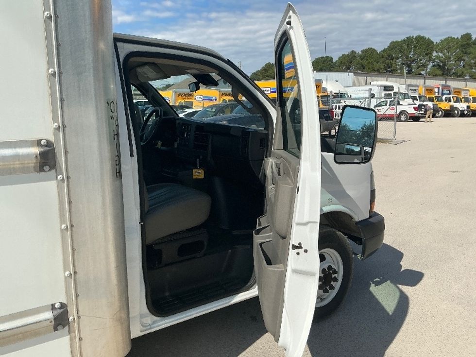 Light Duty Box Truck-Light and Medium Duty Trucks-GMC-2021-Savana G33903-Wilmington-NC-112,777\n\t\tmiles-$ 28,250 - Image 20