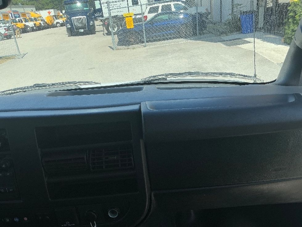 Light Duty Box Truck-Light and Medium Duty Trucks-GMC-2021-Savana G33903-Wilmington-NC-112,777\n\t\tmiles-$ 28,250 - Image 21