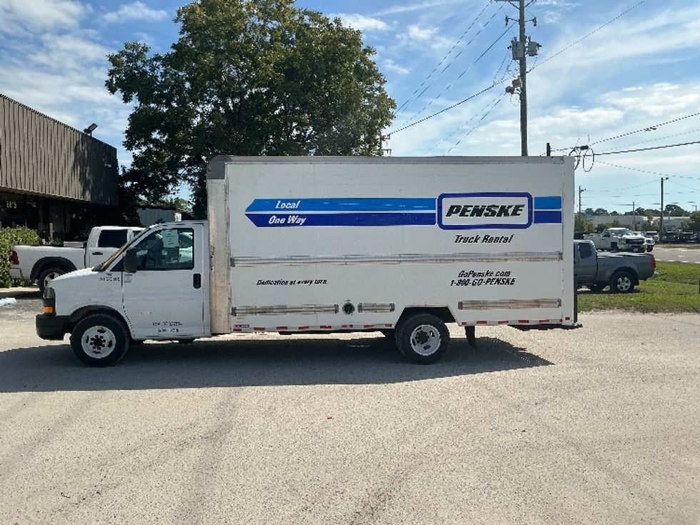 Light Duty Box Truck-Light and Medium Duty Trucks-GMC-2021-Savana G33903-Wilmington-NC-112,777\n\t\tmiles-$ 28,250 - Image 4