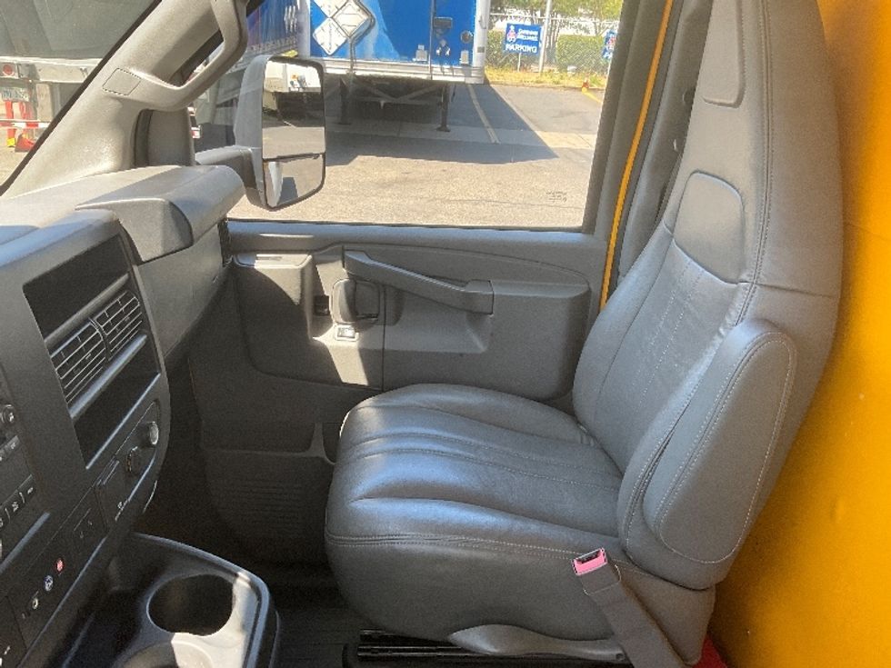 Light Duty Box Truck-Light and Medium Duty Trucks-GMC-2021-Savana G33903-Wilsonville-OR-106,769\n\t\tmiles-$ 23,500 - Image 19