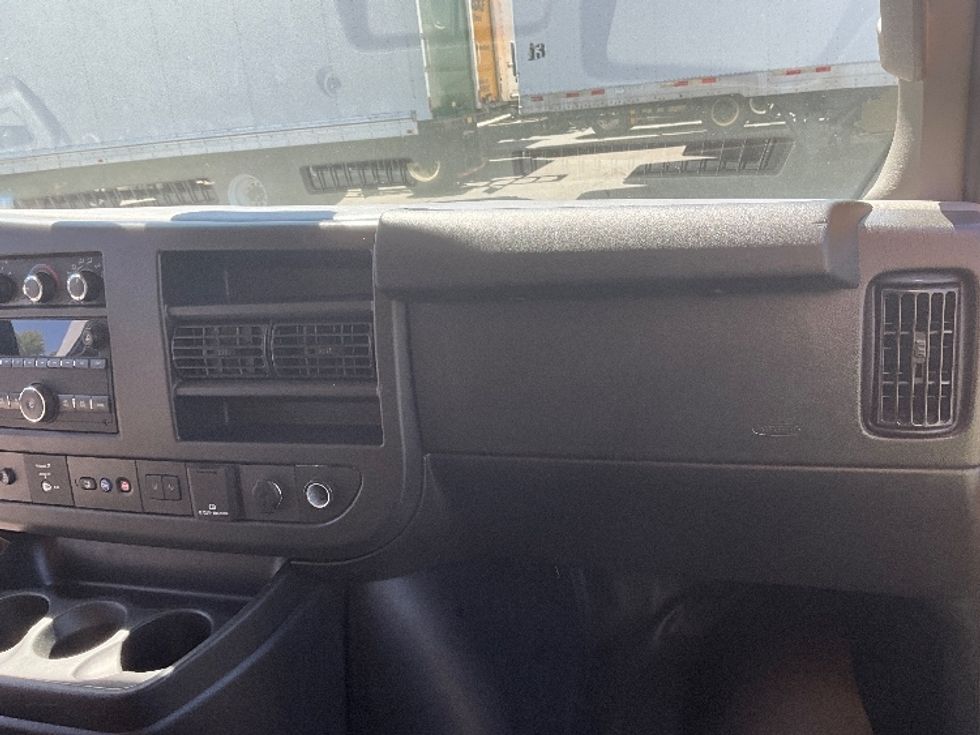 Light Duty Box Truck-Light and Medium Duty Trucks-GMC-2021-Savana G33903-Wilsonville-OR-106,769\n\t\tmiles-$ 23,500 - Image 21