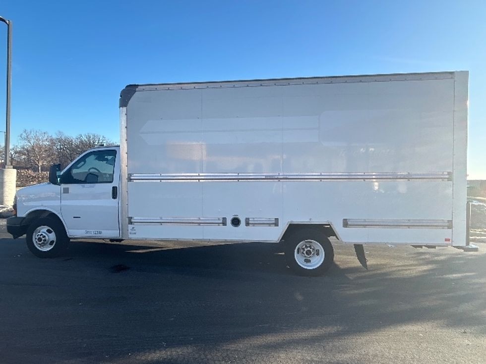 Light Duty Box Truck-Light and Medium Duty Trucks-GMC-2021-Savana G33903-Windsor-WI-97,534\n\t\tmiles-$ 30,250 - Image 4