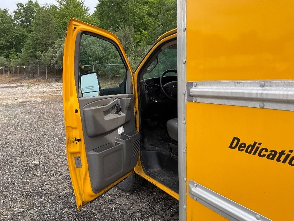 Light Duty Box Truck-Light and Medium Duty Trucks-GMC-2021-Savana G33903-Youngstown-OH-103,635\n\t\tmiles-$ 24,500 - Image 16