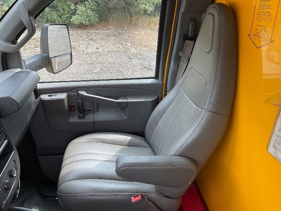 Light Duty Box Truck-Light and Medium Duty Trucks-GMC-2021-Savana G33903-Youngstown-OH-103,635\n\t\tmiles-$ 24,500 - Image 19