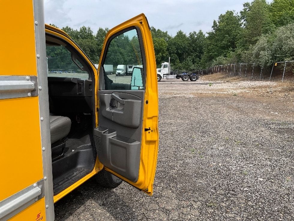 Light Duty Box Truck-Light and Medium Duty Trucks-GMC-2021-Savana G33903-Youngstown-OH-103,635\n\t\tmiles-$ 24,500 - Image 20