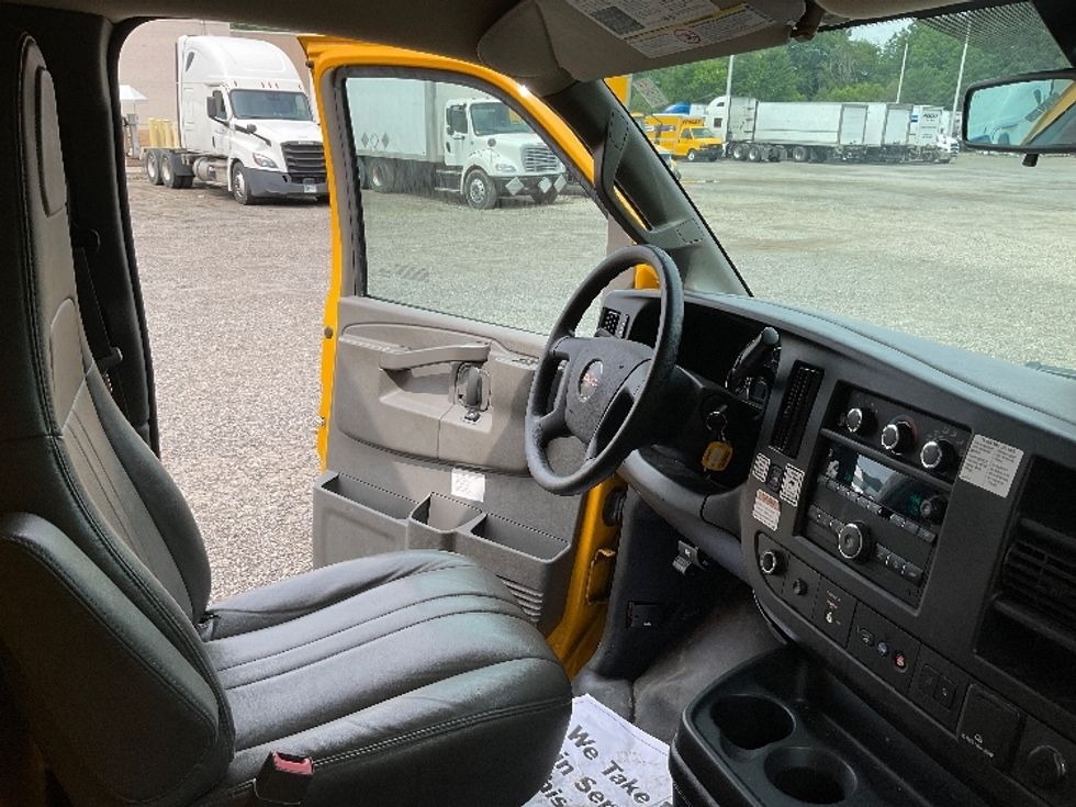 Light Duty Box Truck-Light and Medium Duty Trucks-GMC-2021-Savana G33903-Youngstown-OH-103,635\n\t\tmiles-$ 24,500 - Image 22