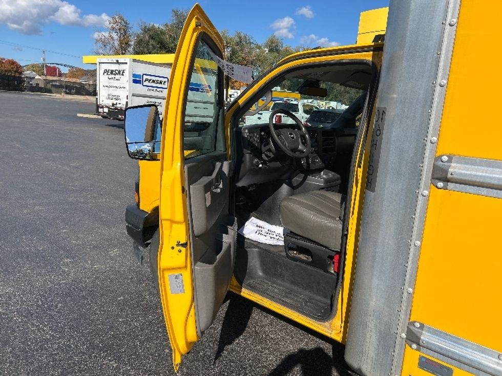 Light Duty Box Truck-Light and Medium Duty Trucks-GMC-2021-Savana G33903-Youngstown-OH-115,920\n\t\tmiles-$ 24,000 - Image 13