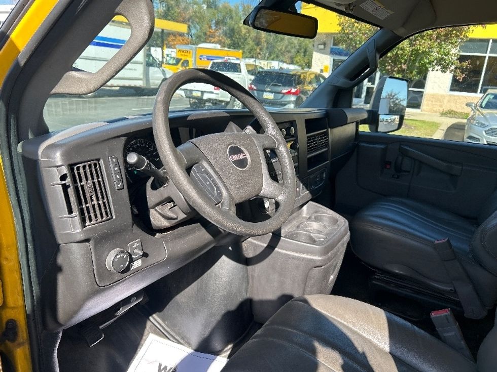 Light Duty Box Truck-Light and Medium Duty Trucks-GMC-2021-Savana G33903-Youngstown-OH-115,920\n\t\tmiles-$ 24,000 - Image 14