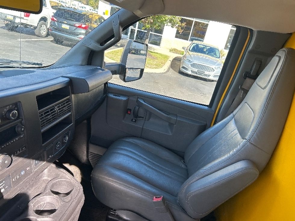 Light Duty Box Truck-Light and Medium Duty Trucks-GMC-2021-Savana G33903-Youngstown-OH-115,920\n\t\tmiles-$ 24,000 - Image 16