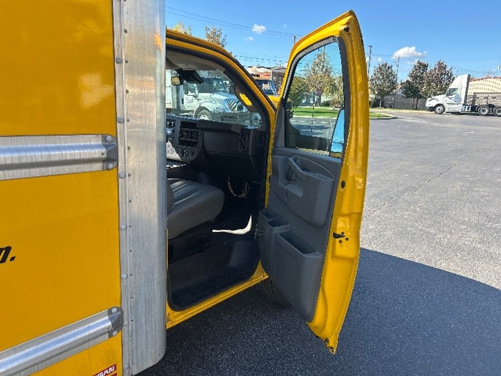 Light Duty Box Truck-Light and Medium Duty Trucks-GMC-2021-Savana G33903-Youngstown-OH-115,920\n\t\tmiles-$ 24,000 - Image 17