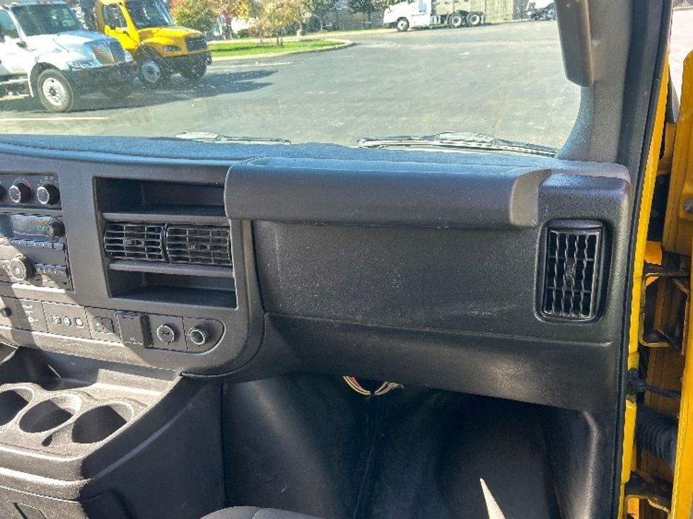 Light Duty Box Truck-Light and Medium Duty Trucks-GMC-2021-Savana G33903-Youngstown-OH-115,920\n\t\tmiles-$ 24,000 - Image 18