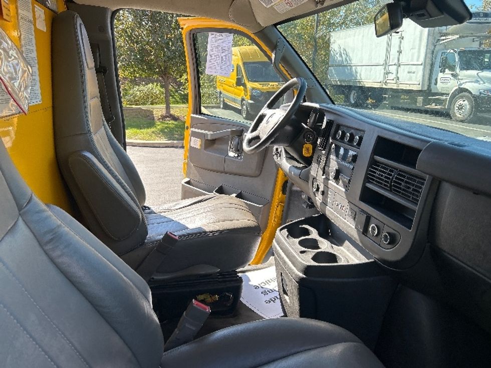 Light Duty Box Truck-Light and Medium Duty Trucks-GMC-2021-Savana G33903-Youngstown-OH-115,920\n\t\tmiles-$ 24,000 - Image 19