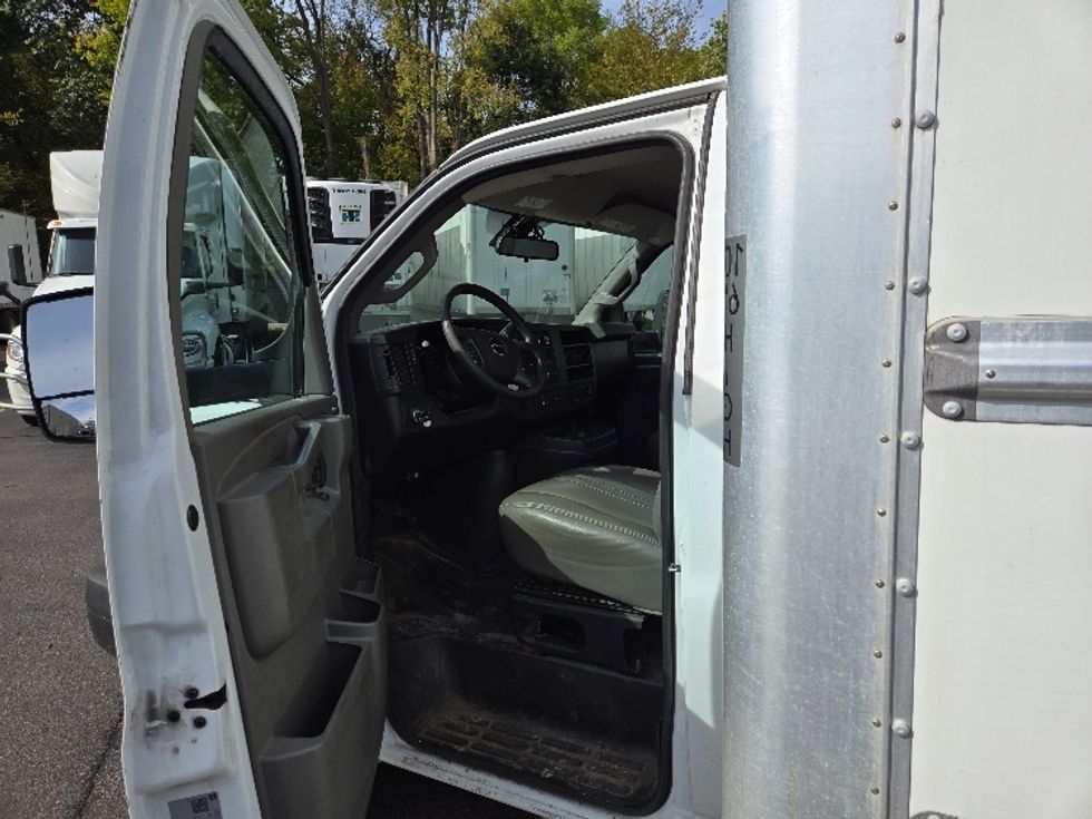 Light Duty Box Truck-Light and Medium Duty Trucks-GMC-2021-Savana G33903-Ypsilanti-MI-87,897\n\t\tmiles-$ 31,500 - Image 15