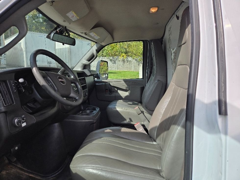 Light Duty Box Truck-Light and Medium Duty Trucks-GMC-2021-Savana G33903-Ypsilanti-MI-87,897\n\t\tmiles-$ 31,500 - Image 18